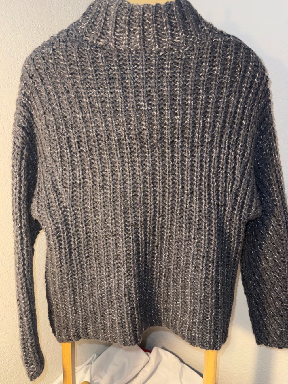 Express Sweater - Picture 4 of 6